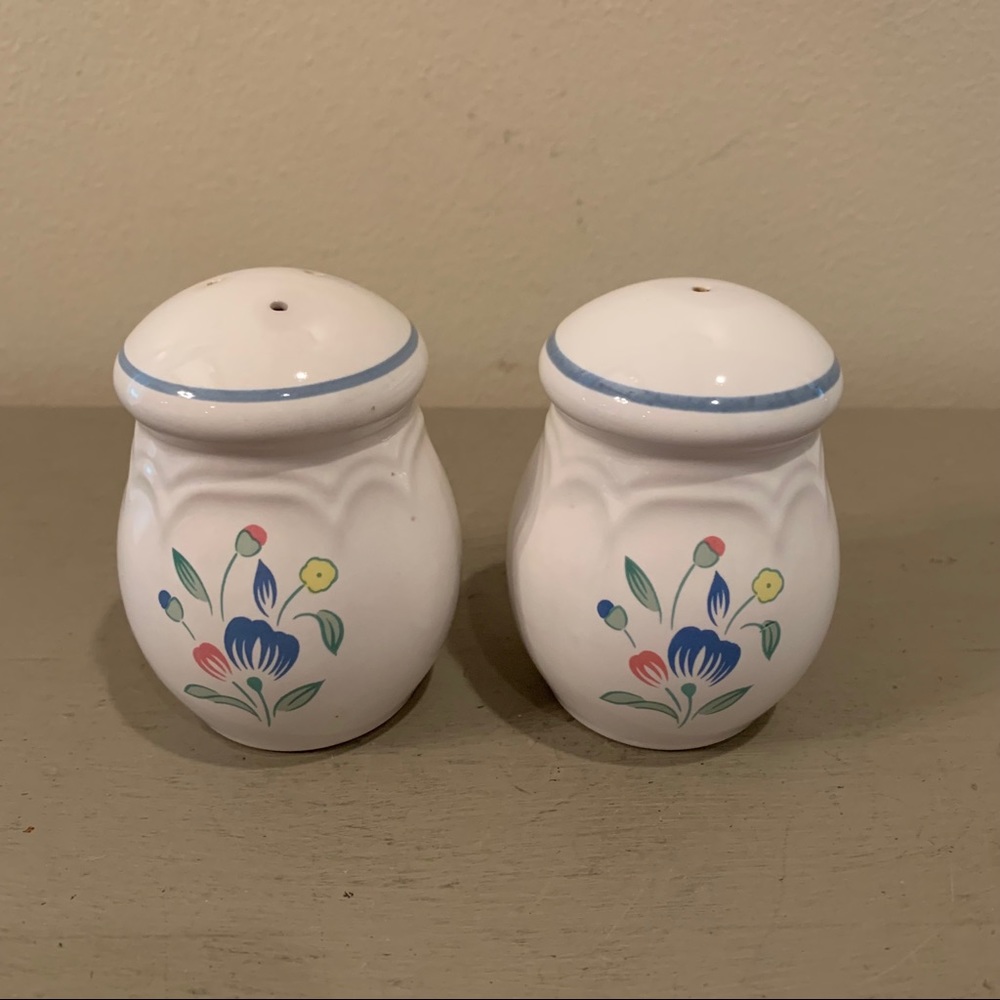 Vintage Japan Salt And Pepper Shakers